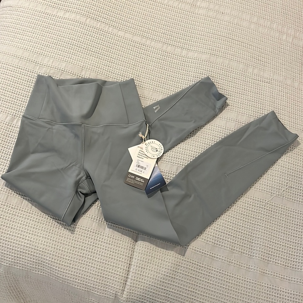 NWT Vuori Evolve legging